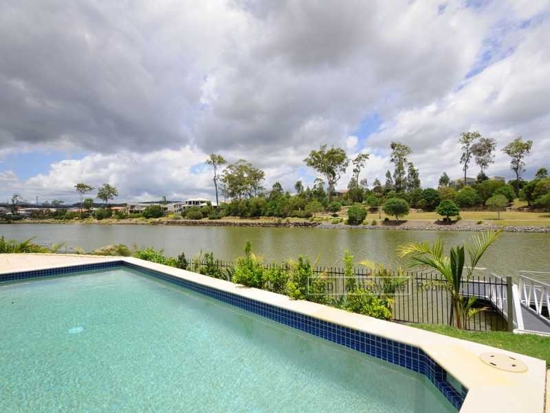 17 Valetta Crescent, Varsity Lakes QLD 4227