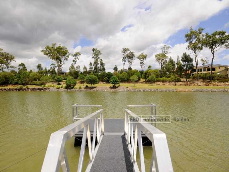 17 Valetta Crescent, Varsity Lakes QLD 4227