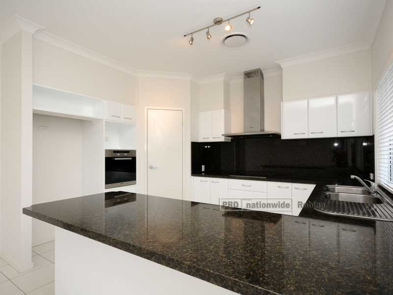 17 Valetta Crescent, Varsity Lakes QLD 4227