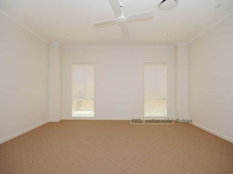 17 Valetta Crescent, Varsity Lakes QLD 4227