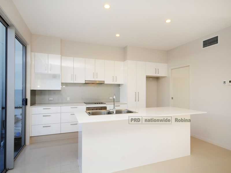 14 South Bay Drive, Varsity Lakes QLD 4227