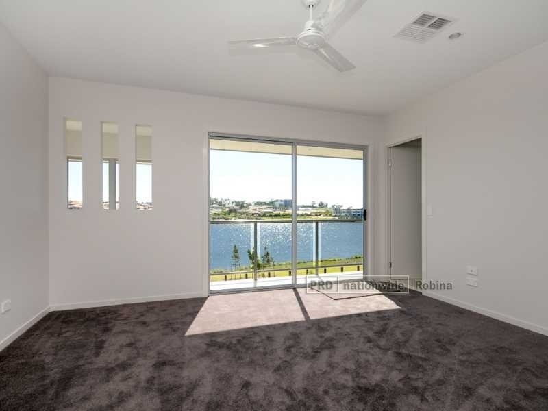 14 South Bay Drive, Varsity Lakes QLD 4227