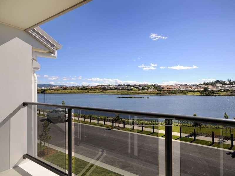 14 South Bay Drive, Varsity Lakes QLD 4227