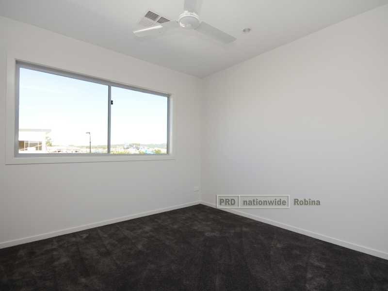14 South Bay Drive, Varsity Lakes QLD 4227