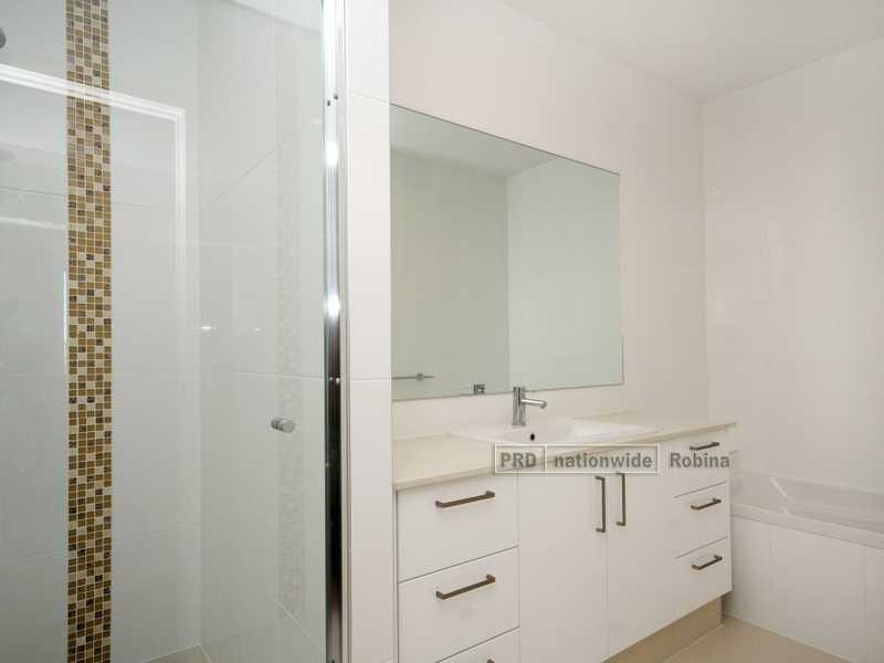 14 South Bay Drive, Varsity Lakes QLD 4227