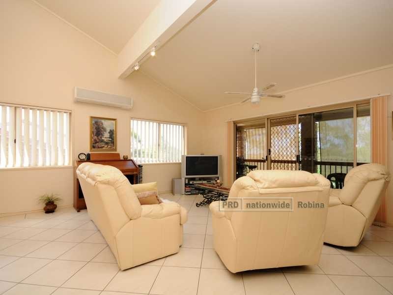 5 Kilmarnock Close, Highland Park QLD 4211