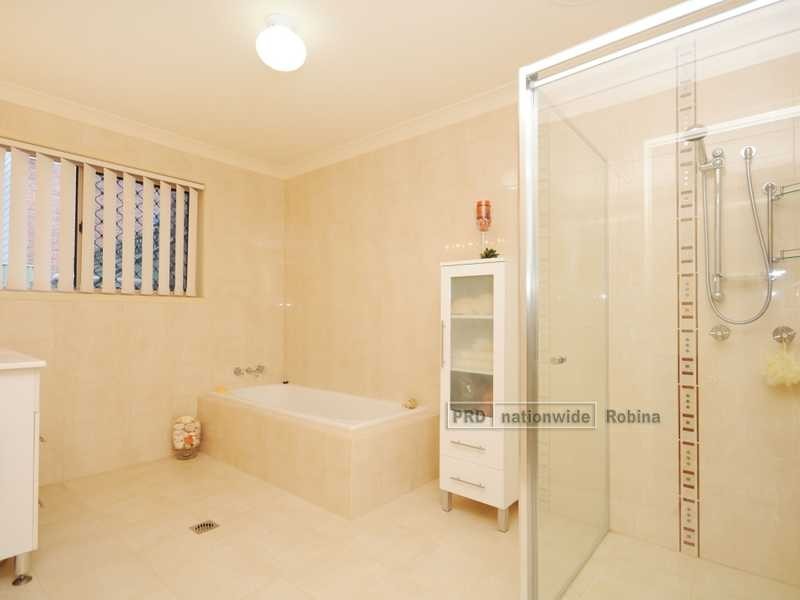 5 Kilmarnock Close, Highland Park QLD 4211