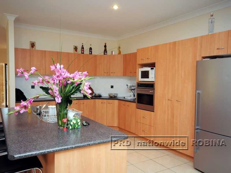 8 Nepean Court, Varsity Lakes QLD 4227