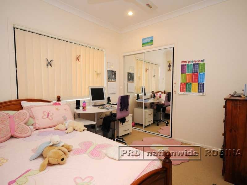 8 Nepean Court, Varsity Lakes QLD 4227
