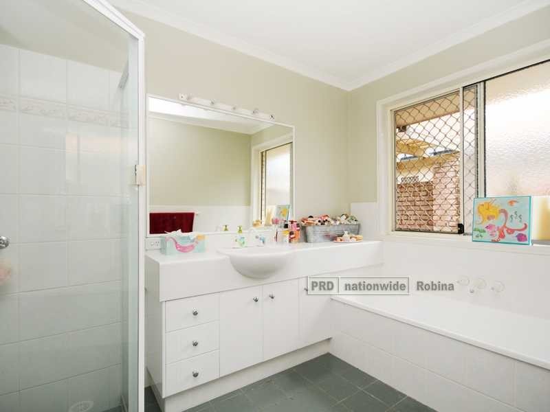 6 Coral Tree Court, Robina QLD 4226