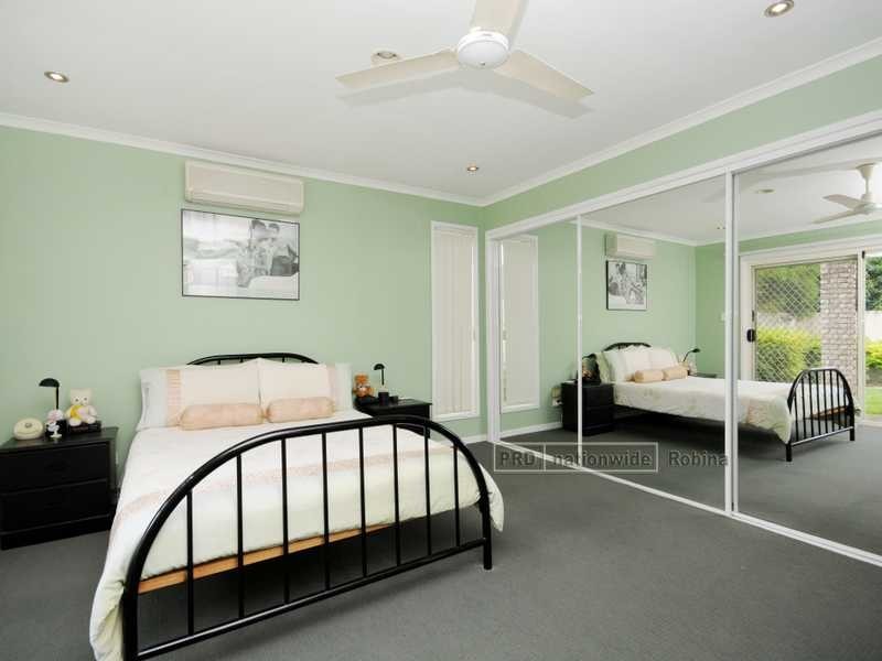 6 Coral Tree Court, Robina QLD 4226