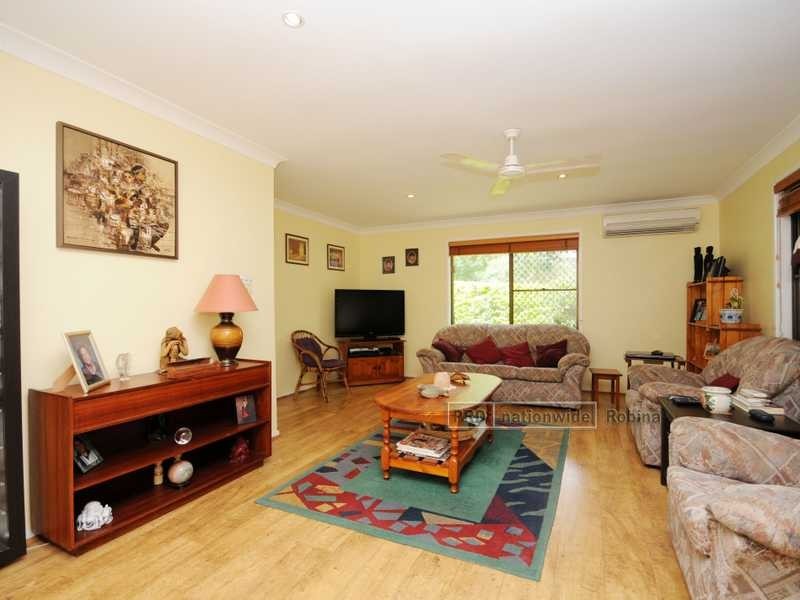 96 Bonogin Rd, Bonogin QLD 4213