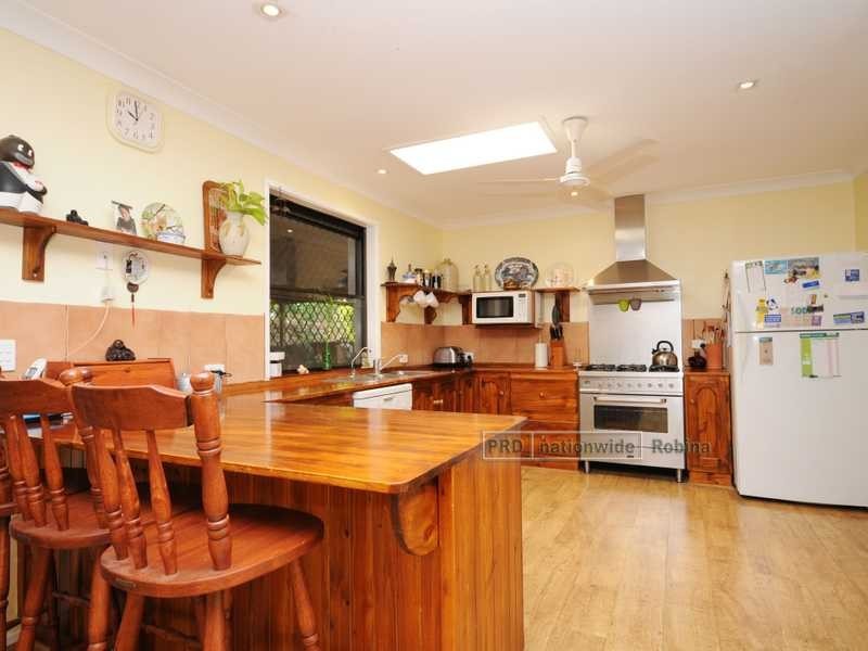 96 Bonogin Rd, Bonogin QLD 4213