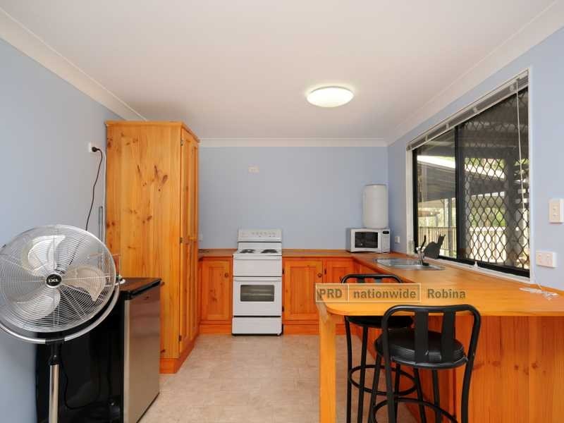 96 Bonogin Rd, Bonogin QLD 4213