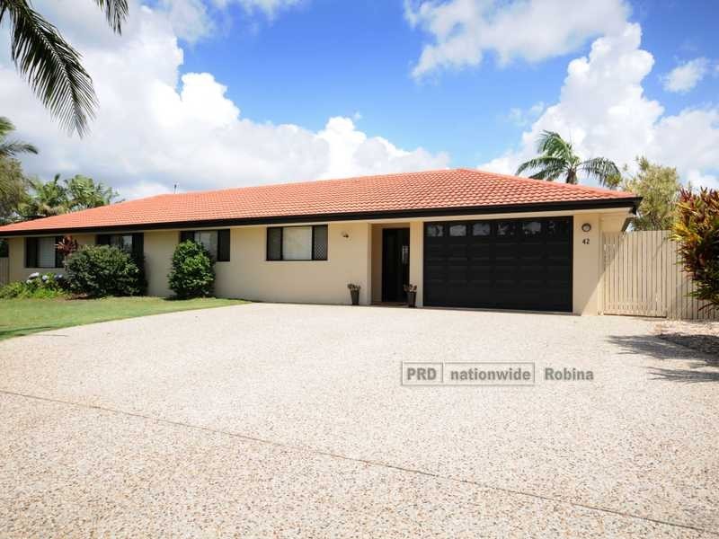 42 Summit Crescent, Carrara QLD 4211