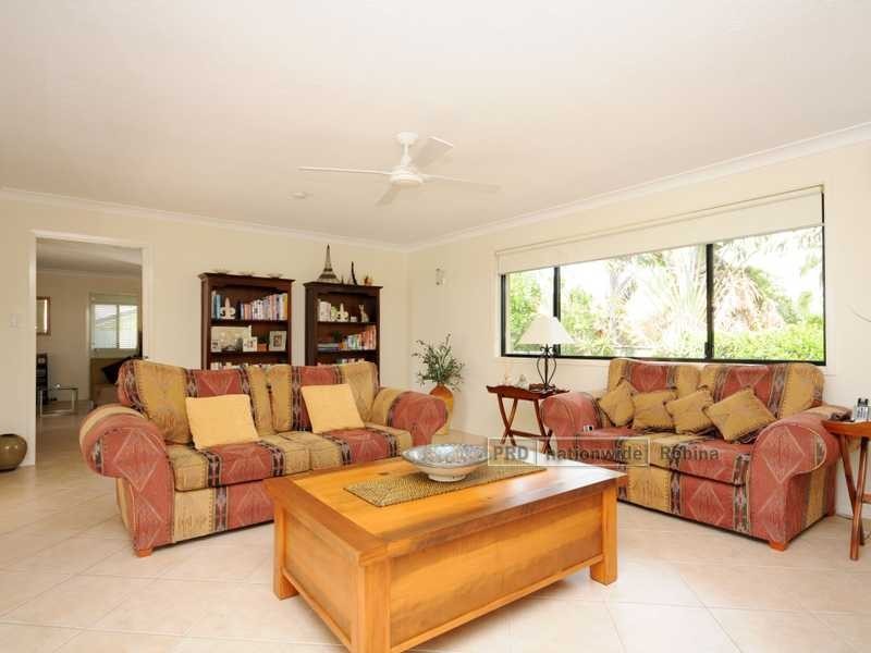 42 Summit Crescent, Carrara QLD 4211