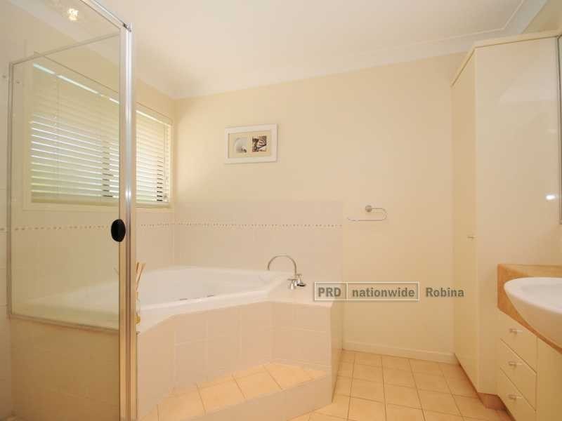 42 Summit Crescent, Carrara QLD 4211