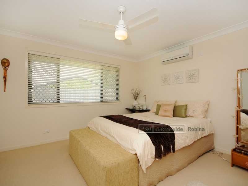 42 Summit Crescent, Carrara QLD 4211