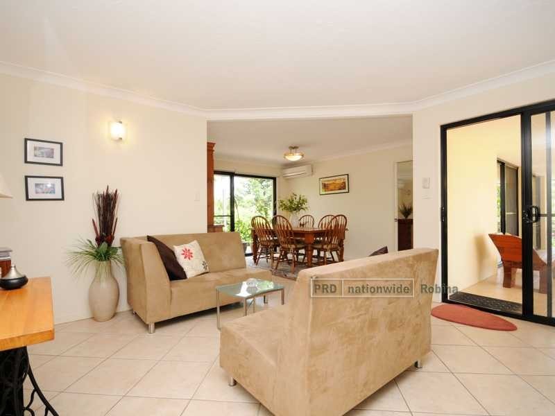 42 Summit Crescent, Carrara QLD 4211