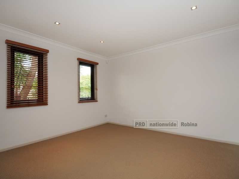 4 Lyra Court, Robina QLD 4226