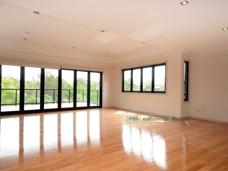 4 Lyra Court, Robina QLD 4226
