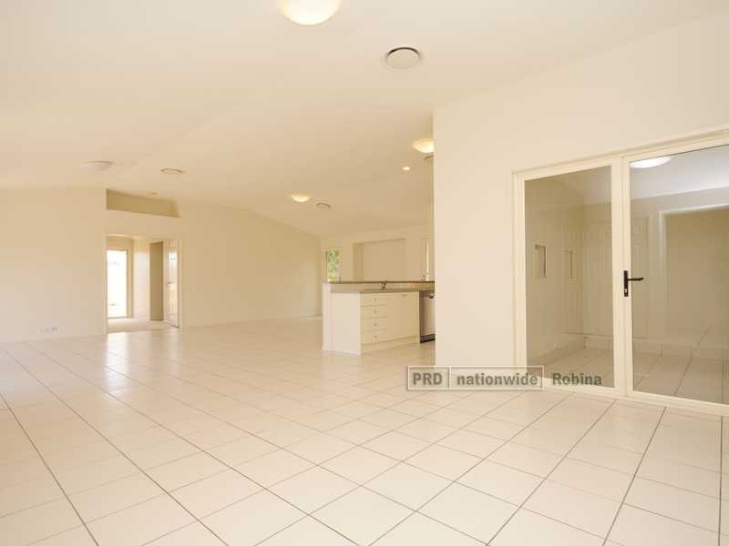 8 Mountain Ash Circuit, Robina QLD 4226