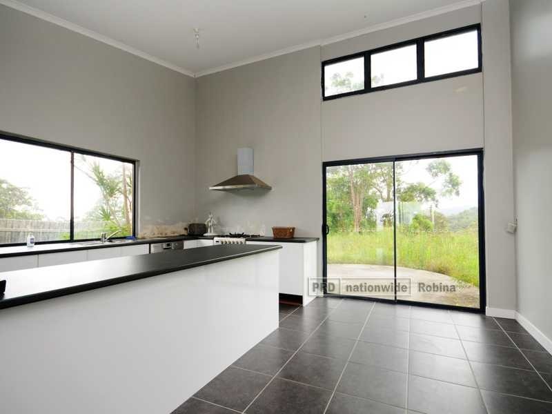 1 Chesterfield Drive, Bonogin QLD 4213