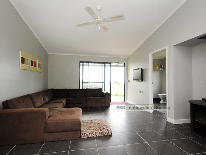 1 Chesterfield Drive, Bonogin QLD 4213