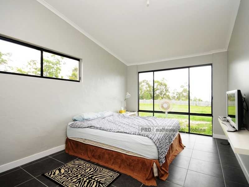 1 Chesterfield Drive, Bonogin QLD 4213