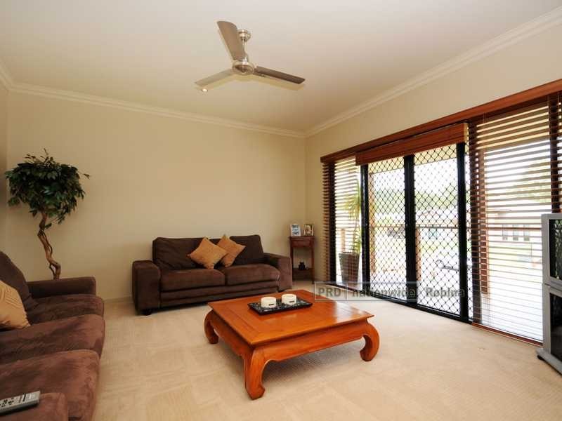 24 Boogaerdt Rise, Bonogin QLD 4213