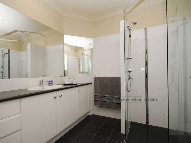 24 Boogaerdt Rise, Bonogin QLD 4213