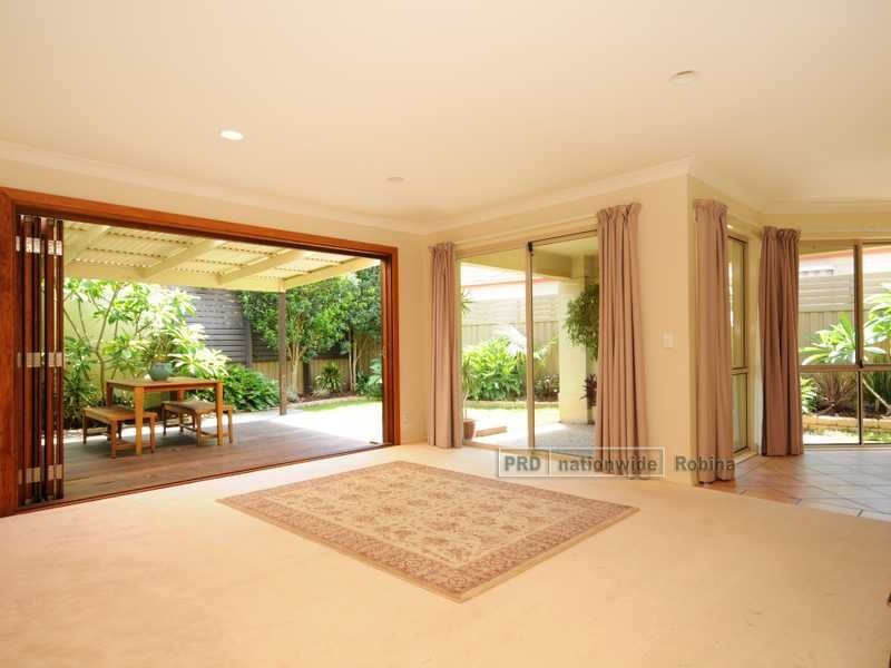 6 Concord Circuit, Robina QLD 4226