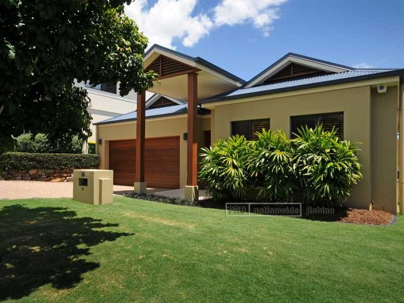 24 Lantau Crescent, Varsity Lakes QLD 4227