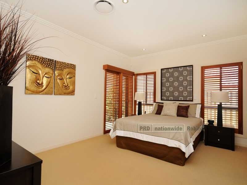 24 Lantau Crescent, Varsity Lakes QLD 4227