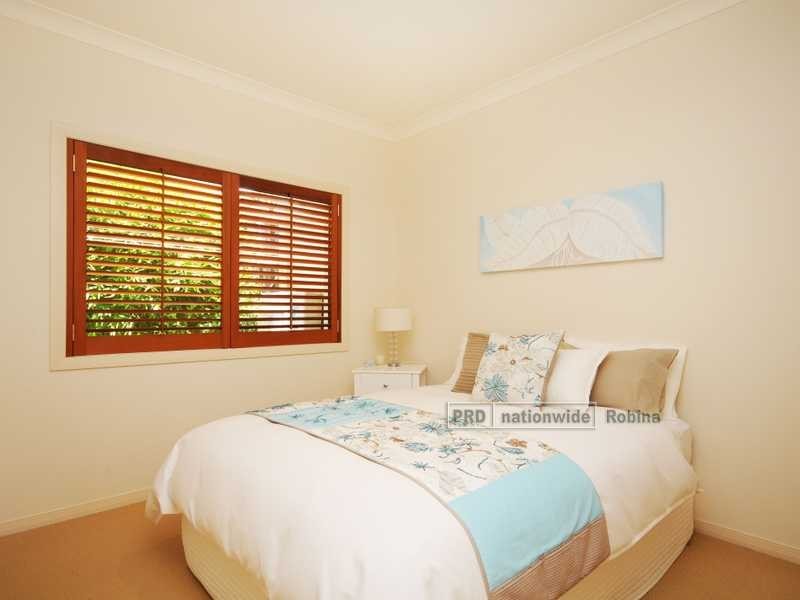 24 Lantau Crescent, Varsity Lakes QLD 4227