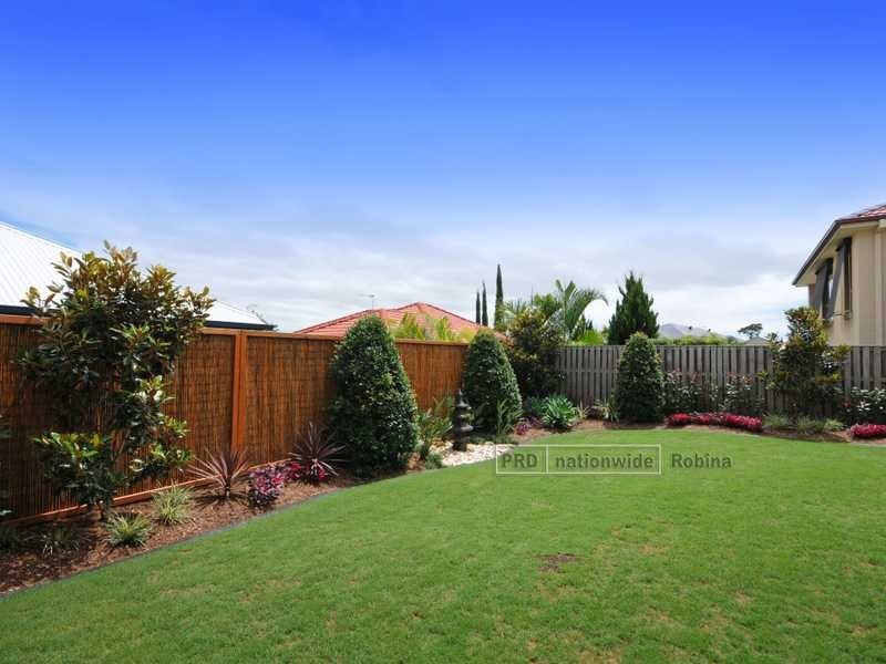 24 Lantau Crescent, Varsity Lakes QLD 4227