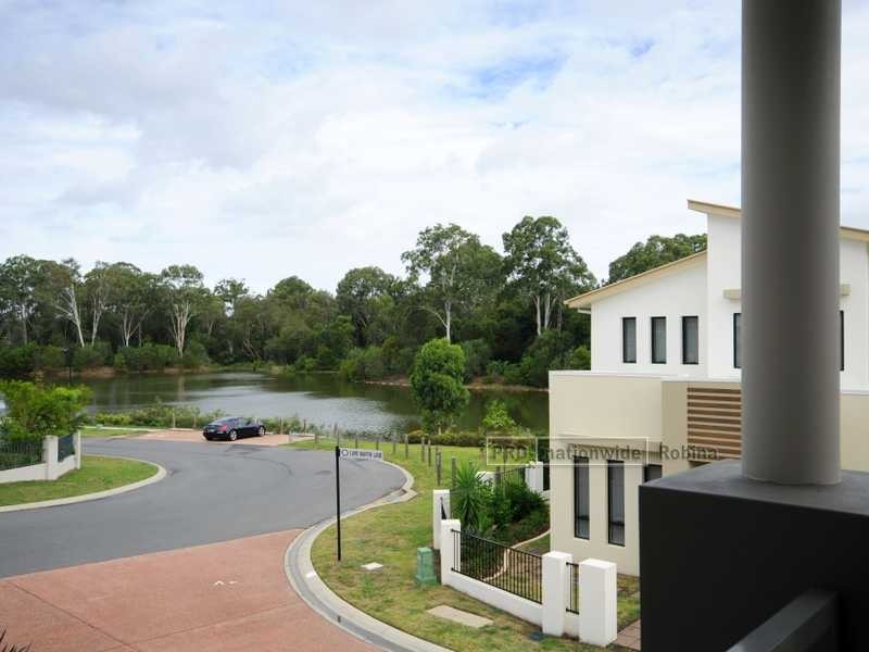 Unit 2/1 Cape Martin Lane, Varsity Lakes QLD 4227