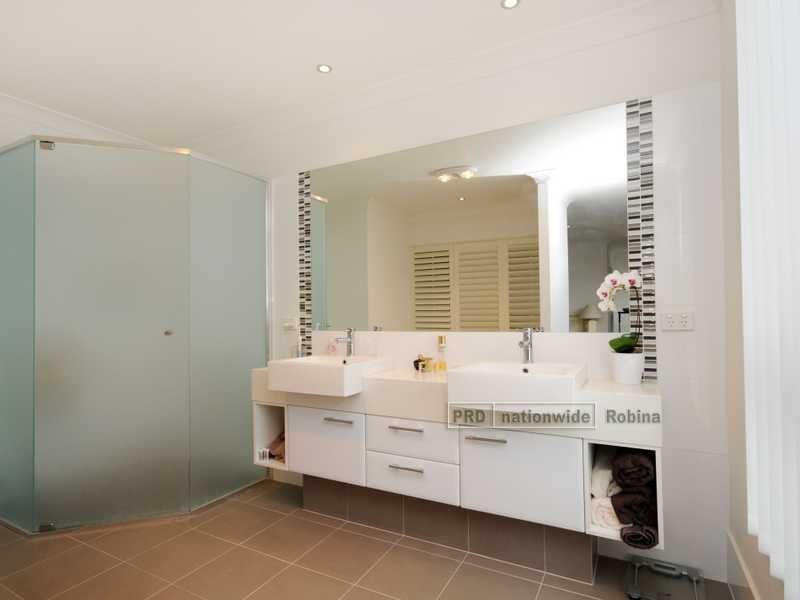 Unit 2/1 Cape Martin Lane, Varsity Lakes QLD 4227
