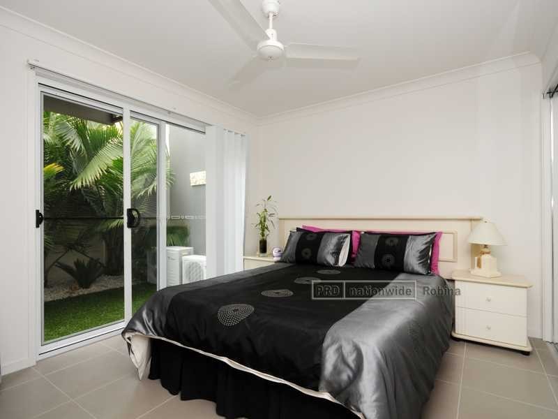 Unit 2/1 Cape Martin Lane, Varsity Lakes QLD 4227