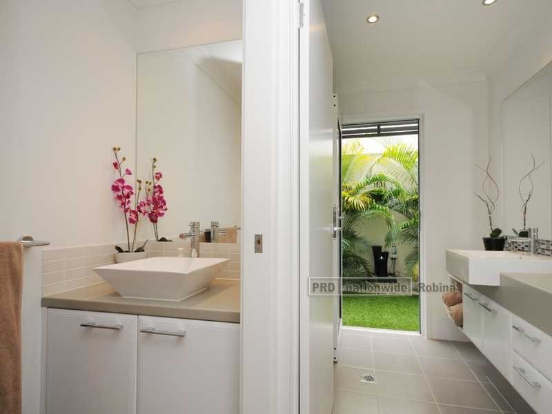 Unit 2/1 Cape Martin Lane, Varsity Lakes QLD 4227