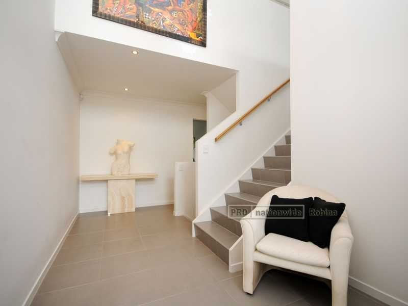Unit 2/1 Cape Martin Lane, Varsity Lakes QLD 4227