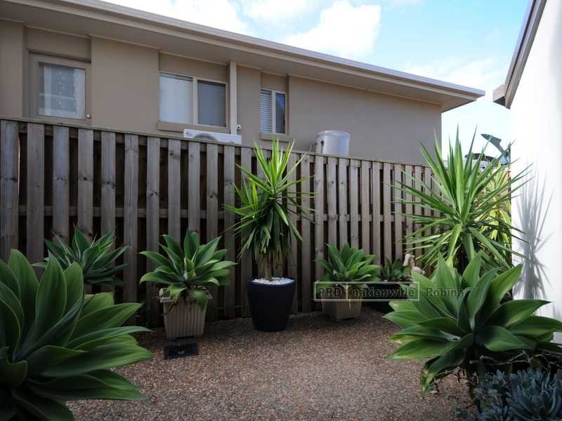 Unit 1/24 Campelles Avenue, Varsity Lakes QLD 4227