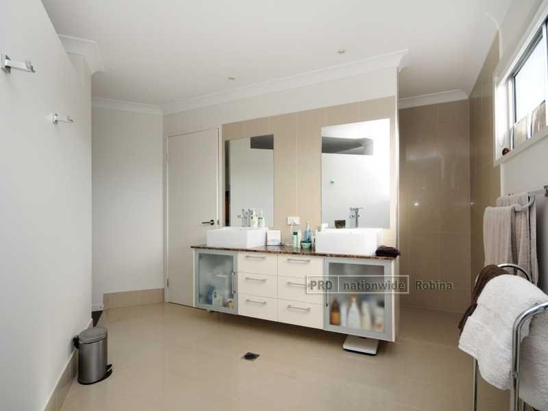 Unit 1/24 Campelles Avenue, Varsity Lakes QLD 4227