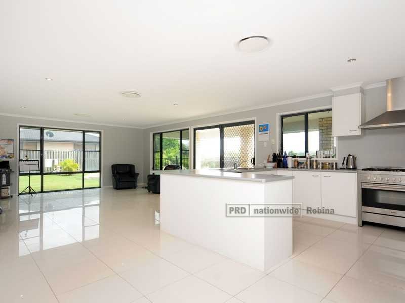 13 Whitely Cicuit, Maudsland QLD 4210