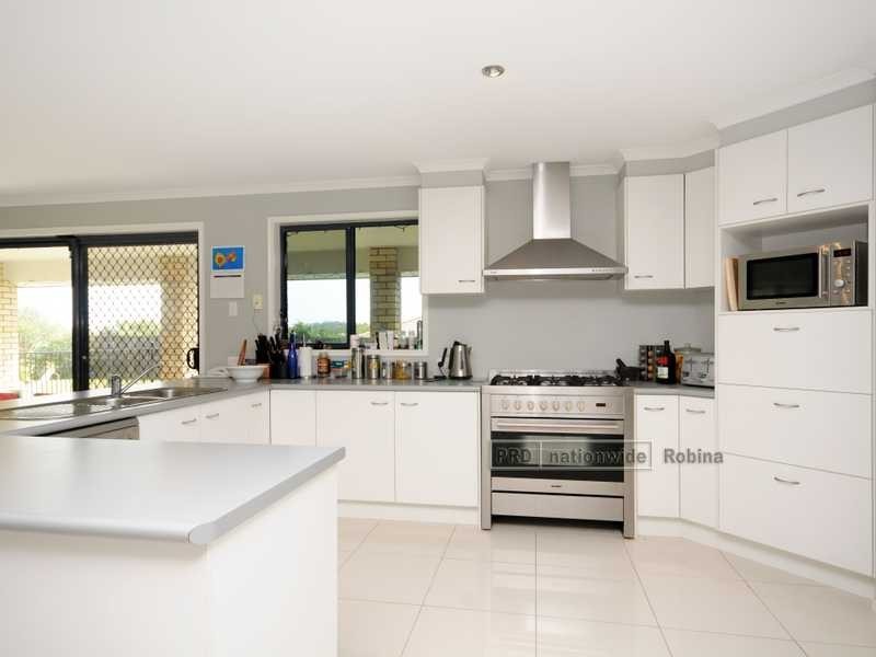 13 Whitely Cicuit, Maudsland QLD 4210