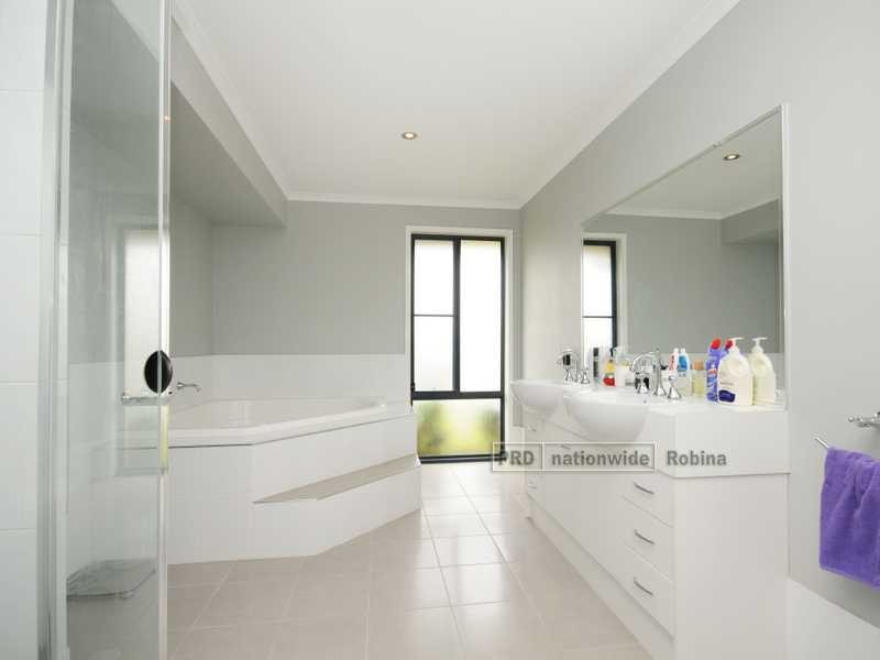 13 Whitely Cicuit, Maudsland QLD 4210