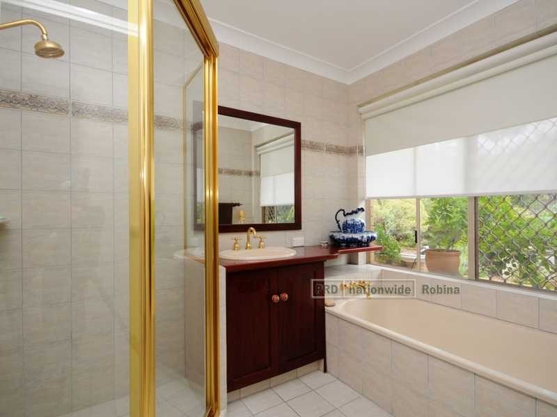 2 Wynnvale Place, Robina QLD 4226