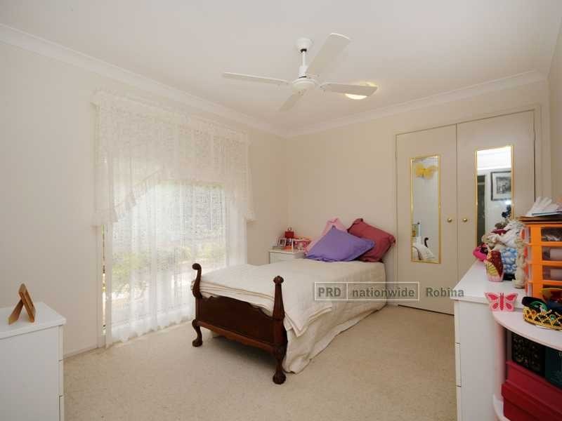 2 Wynnvale Place, Robina QLD 4226