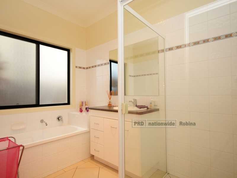 17 Gerona Circuit, Varsity Lakes QLD 4227