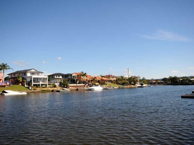 2 Salamander Court, Mermaid Waters QLD 4218